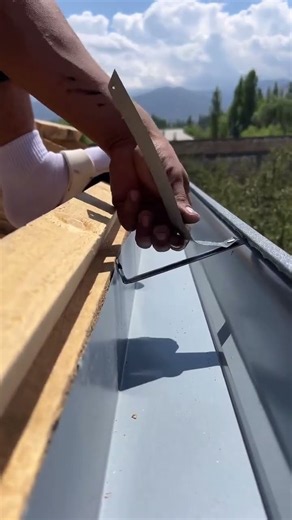 The Secret to Installing Rain Gutters Like a Pro 🌧️ #GutterInstallation #ConstructionHacks #Roofing