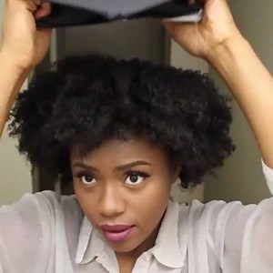 1M views · 7.7K reactions | Quick, easy Graduation Cap HACK for natural hair樂Tag a 2017 graduate! ‍‍You can watch the full video on @chiziduru 's #Youtube .Here is the link: https://www.youtube.com/watch?v=lKWouNEKrKY&app=desktop *Disclaimer: Scotch tape was used for demonstration purposes only. You can use hot glue, or duct tape for added security* #gratuation #prom #class2017 #naturalhair #bighair | Hergivenhair | Facebook