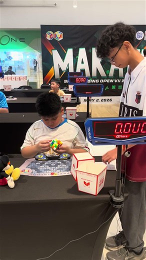 5th 3x3x3 solve, Round 1 with Ao5 14.91s 💫