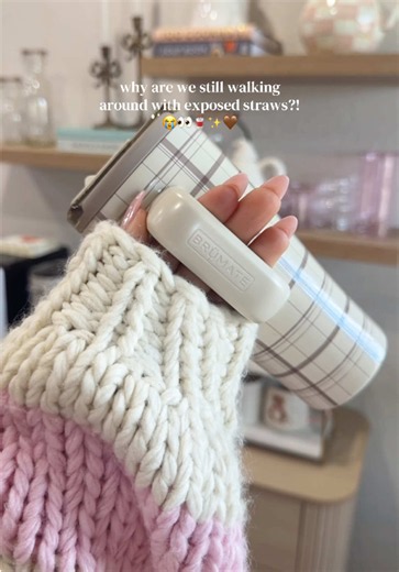 That covered flip-down straw is what makes the BrüMate Era so good. 🙌 Multiple sizes and tons of colors/prints to choose from. #BrüMate #BrüMateEra #Tumbler #Drinkware #GiftIdeas @BrüMate