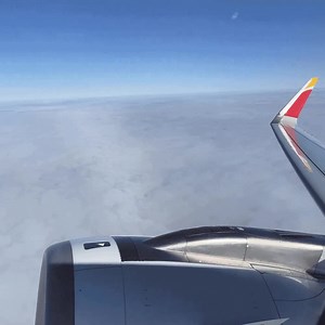 9.1K views · 345 reactions | ¿Cuánto tiempo y distancia puede llegar a volar un avión ✈️? Está claro que la autonomía de una aeronave depende del combustible, pero existen muchos otros factores. Algunos relacionados con el peso, como los pasajeros y la carga, y otros con el consumo de los motores o la meteorología. Descubre más en nuestro blog  https://cutt.ly/zLBPNyp | Iberia | Facebook