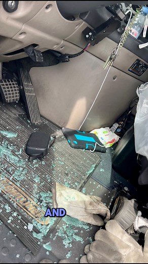 1.5M views · 9.1K reactions | How long does it take to steal a CPC module from a Freightliner Cascadia? #trucker #trucking #semitruck #transportation #owneroperator #truckerproblems | Alan Trucker | Facebook