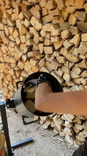 6.1M views · 77K reactions | Making Bank with Bags using the Wolfe Ridge Splitters firewood bagging station. #firewood #wood #bank #bags #bundles | Back 40 Firewood | Facebook