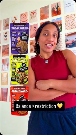 Pri 🦋 on Instagram: "Even athletes crave something chatpata after a long training day 👀 The difference? I don’t restrict 🤷🏻‍♀️ I build a smarter version. This bhel has crunch, flavour, fibre and protein 💪 so it actually keeps me satisfied. Balance > restriction 💛 #SmartSnacking #AthleteLife #EveningCravings #HealthySwaps #indiansnack [healthy snacks, Indian snack ideas, athlete diet, bhel recipe, evening snack ideas, high fibre snacks, protein snacks India]"