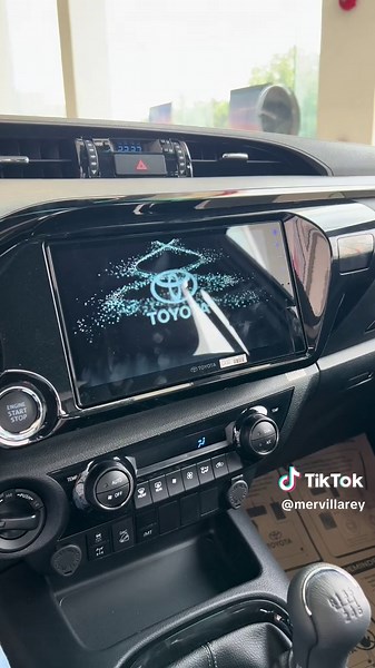 Toyota Hilux Conquest 4x4 - Powerful Off-Road Performance