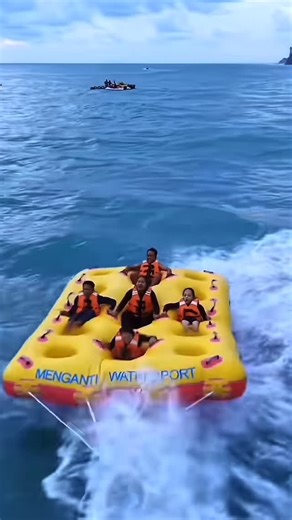 吴森 on Instagram: "Float and glide with the rhythm of waves, just like the carefree vibe of childhood boat rides! 🚤 Our inflatable towable gear turns every water day into a nostalgic joyride—grab yours and let the fun flow. #WaterToys #InflatableFun #SummerVibes"