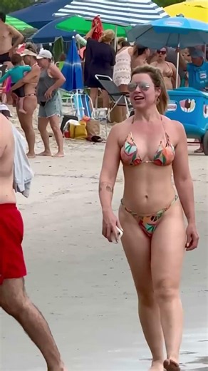 🇧🇷 Balneário Camboriú Beach A Beautiful Summer Day 4K