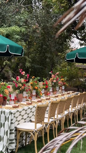 Reception dinner inspo captured by @sociallymee 🎞️ Planning: @audreywoodevents Floral: @floralsbykendra Catering: @laculinaryevents Rentals: @theconfettistudio Photo: @jaimeecmorse Venue: @si_como_no_phx Linen: @bbjlatavola @ali_bbjlt Glam: @daniellevirginianasti Model: @fordrba Paper: @oliviedetailsanddesign Calligraphy: @etchingsbyemma Styling: @cydniwhittington Content: @sociallymee Table Lamps: @tablelaundry #weddingreceptioninspo #weddingcontentcreation #phoenixflorist #arizonaweddingvenue