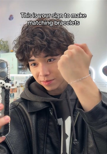 Create Matching Friendship Bracelets Together