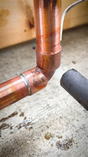 165K views · 1.8K reactions | Soldering a Copper 90 #soldering #solderingcopper #solderingskills #solderingtips #plumberslife | The Building Expert | Facebook