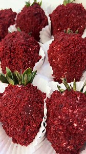 112K views · 2.2K reactions | Red velvet cheesecake stuffed strawberries tutorial #redvelvetcake #chocolatecoveredstrawberries #cheesecake #fypシ #tutorial | Myrtra Hatten | Facebook