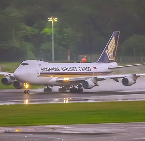 292K views · 10K reactions | ✈️ 10mins of heavy aircraft at Singapore Airport #planespotter #planespotting #airbus #boeing #airbusa380 #a380 #singaporeairport #singaporeairlines | Just Planes | Facebook