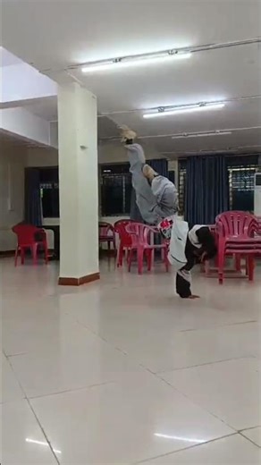 one hand freeze 🥶#dance #explorepage #breaking