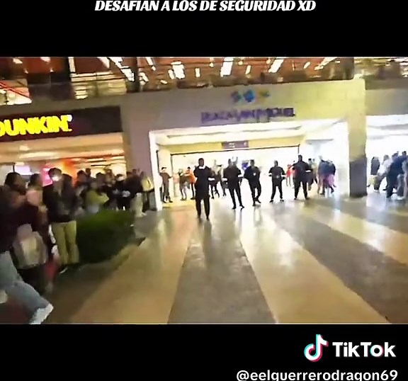 QUIEREN ENTRAR ALA FUERZA Pablito de los backyardigans DESAFÍAN A LOS DE SEGURIDAD xd #neutroyt #dibujitos #disfraz #pablitodelosbackyardigans #kickperú💚