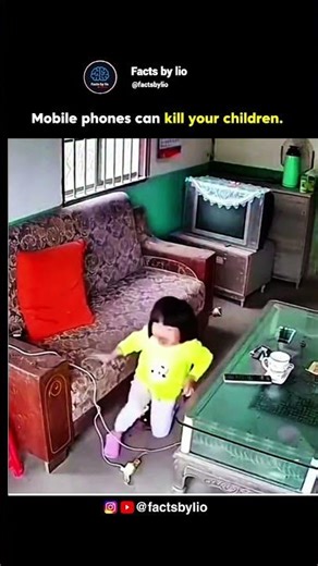 Mobile Phone Explodes in Hand – Shocking Moment! 😱