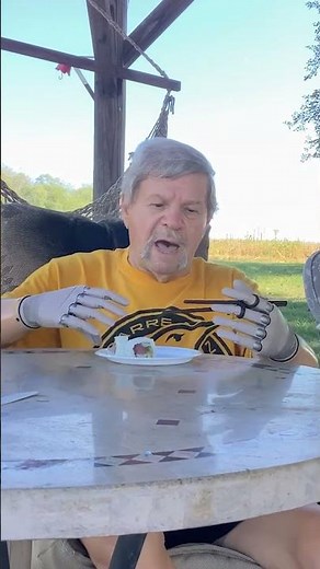 Can you use chopsticks to eat sushi with a TASKA hand? Yes, you can! 🥢