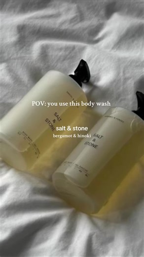 this scent from @SALT & STONE makes me feel like I’m at a spa it’s soooo luxurious 🤍 #saltandstone #bodywash #spa #fragrancereview #fragrance