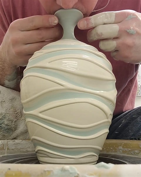 These are some interesting techniques that can really change your pottery 😮 | LADbible Australia