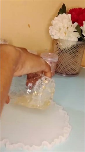 Top tips and tricks to create resin art for beginners Simple Resin Wedding Souveni