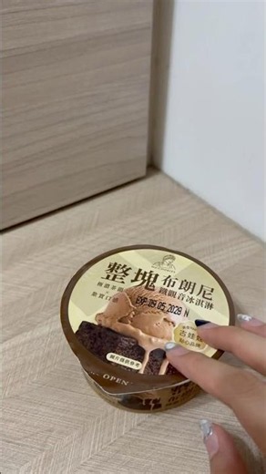 阿奇儂x古娃娃 整塊布朗尼鐵觀音冰淇淋 #阿奇儂 #古娃娃 #WA!COOKIES #整塊布朗尼 #抹茶冰淇淋 #整塊布朗尼蛋糕冰淇淋 #抹茶 #鐵觀音冰淇淋 #冰淇淋 #鐵觀音