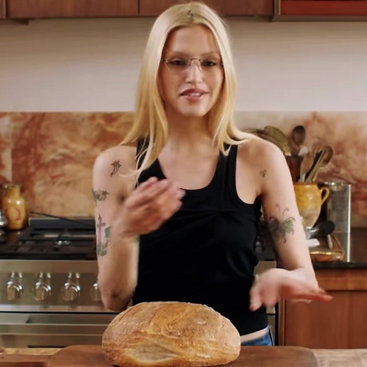 Gabriette: Cooking, Girly Things, and Modeling with Her Iconic Rat