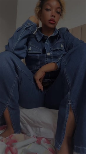 Mrs Benny (@itsmrsbenny)’s videos with Gimme That - Chris Brown