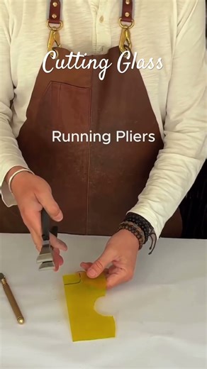 Cutting glass shapes #stainedglass