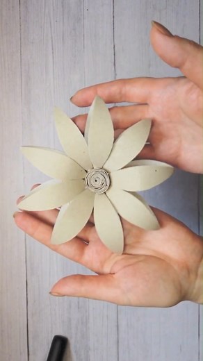 148K views · 2.6K reactions | It's just Toilet Paper Rolls! #toiletpaperroll #reuse #recycle #crafting #papeflower #diy #craft #easytomake #tutorial | Day with DIY | Facebook