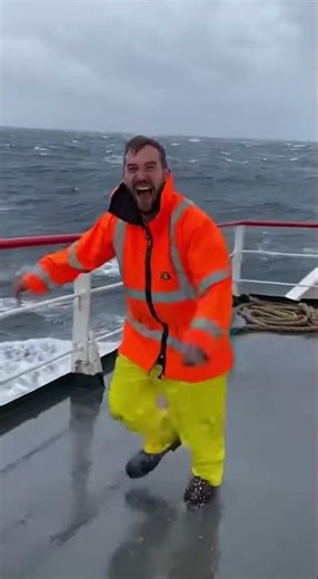 They Call This an “Easy Job”?! 😨🌊 #northsea #offshore #stormfootage #roughseas
