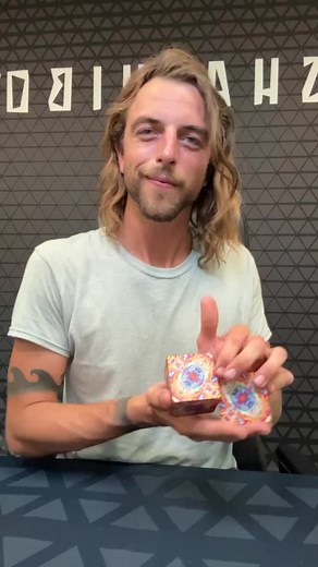 How to make Saturn with 2 Shashibo! This is your tutorial on this fine and lovely #tutorialtuesday . . . . . . #howtoshashibo #shashibo #shapeshiftingcube #traveltoy #viraltoy #satisfyingtoy #oddlysatisfying #artcube #flow #calming #tutorialtuesday #twoshashibo #fidget #adhdtoys