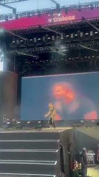 Drake performing "SICKO MODE" live at Wireless Festival Night 2 🔥
