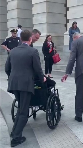 Sen. Dianne Feinstein Returns to Capitol in Wheelchair