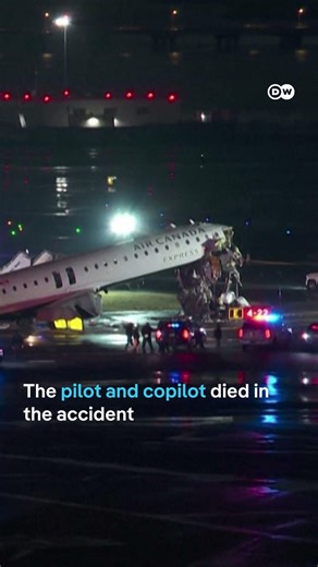 Airplane collides with firetruck at New York airport | DW News