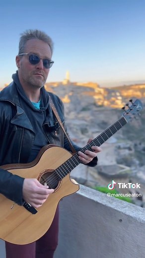It had to happen; The Game Of Thrones theme from this inspiring place that seems like the real King’s Landing in Matera, Italy ⚔️ @Pickaso Guitar Bow #singersongwritersoftiktok #acousticguitar #guitarplayer #materaitaly #gameofthrones #gottheme #guitartok #bowedguitar #italytok🇮🇹 #pickasobow