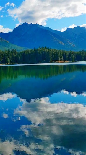 3K views · 78 reactions | Johnson Lake Tucked between Mount Rundle and Cascade Mountain, it boasts vibrant wildflowers, a scenic lakeside trail, including picnicking, hiking, and watersports. #johnsonlake #ScenicViews #nature #banffnationalpark | Love Michelle | Facebook