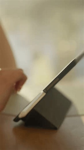 clip-3996921345-subtle-gestures-guide-user-through-interface-effortlessly