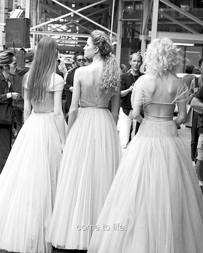 La Galerie Dior at #Dior30Montaigne unveils a new captivating tribute exhibition honoring the legendary photographer Peter Lindbergh. This showcase weaves a visual narrative through over a hundred meticulously curated photographs of Dior creations captured between 1988 and 2018. Trace the evolving silhouettes and beautiful confidence that defined his images by visiting the installation, open from October 17, 2024, to May 4, 2025. Secure your reservation here: https://www.galeriedior.com | Dior