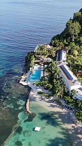 136 reactions | Round Hill’s main infinity pool, perched on the edge of the Caribbean Sea. Above and beyond magical. It’s not too late to spend the end of summer right here. Start planning your tropical escape at the link in bio. #RoundHillResort #virtuosotravel #sovirtuoso #signaturetravelnetwork #luxurytraveladvisor #jamaica #poolwithaview | Round Hill Hotel & Villas | Facebook