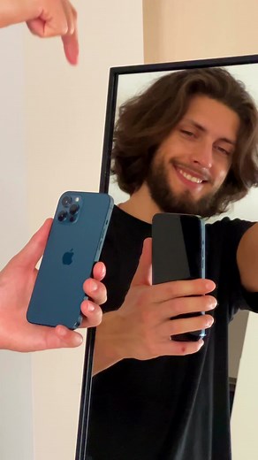 No more boring portraits!🚫 Try this unique photo idea! Have your subject face a mirror and capture their reflection.🔥 This simple twist can elevate your portraits to a whole new level!💯 Don't forget to follow us for more iPhone camera tips!📲#photographytips #iphonephotography #photography #mobilephotography #portrait #portraitphotography #reflectionshot | iPhone Photography School