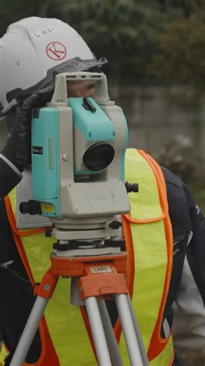 How Japan Installs Manholes and Sewer Pipes Efficiently In this video, we take a close look at how a Japanese crew installs manholes and sewer pipes with unmatched efficiency and precision. From careful planning to meticulous execution, watch as they excavate 3 meters underground, set a stable foundation with crushed stone, and expertly assemble a precast manhole. After a month of preparation, they install the sewer pipes with great care to avoid damaging any underlying lines. The team ensures e