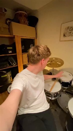 The European tour kicks off this January! Which city are you joining us in? 🤘🏻 🇬🇧 23.01 - UK London 🇳🇱 24.01 - NL Sittard 🇳🇱 25.01 - NL Zoetermeer 🇩🇪 27.01 - DE Neunkirchen 🇩🇪 28.01 - DE Aschaffenburg 🇩🇪 30.01 - DE Stuttgart 🎫 Tickets at www.avkrvst.no | AVKRVST