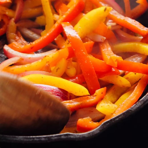 Sometimes the simplest recipes are the trickiest to master. For these sizzling fajita veggies, it took me quite a few tries to nail the texture that I had in mind—I wanted my peppers and onions caramelized on the edges, cooked until mostly tender, yet far from mushy. ⁠ ⁠ I finally figured it out, and I’m so glad to share this simple and foolproof method with you today. These sizzling fajita vegetables will liven up your dinner table and are perfect in your Chipotle-inspired burrito bowls or othe