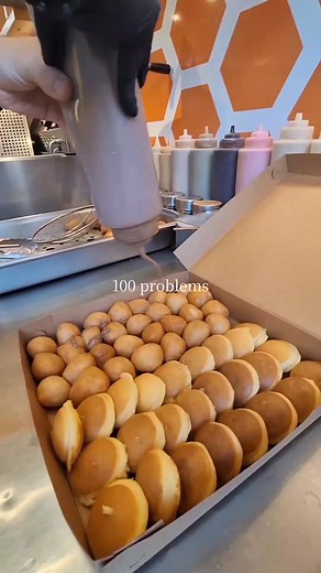 Desert mode ON ➡️ 0 problems🍩 #loukoumades #tiktokgreece #baketok #ViralEats #babypancakes | Bombus Her