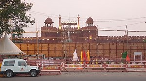 56K views · 2.2K reactions | #लाल_क़िला पर 13 अगस्त #full_dress_rehersal की तैय्यारियाँ, #बाज़ार #दुकानें हुए सील, रात 4 बजे से सुबह 10 बजे तक आस पास की सड़कों पर ट्रैफ़िक होगा पूरी तरह बंद। | Hindustan LIVE Farhan Yahiya | Facebook