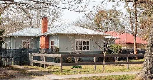 Original Tocumwal home in the inner north is a piece of Canberra history (but it's no relic) | Region Canberra
