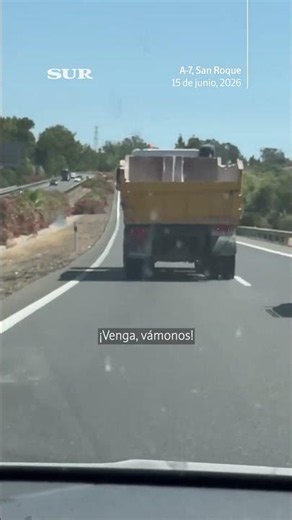 This Was the Spectacular Truck Overturn in San Roque That Collapsed the A-7 Towards Málaga