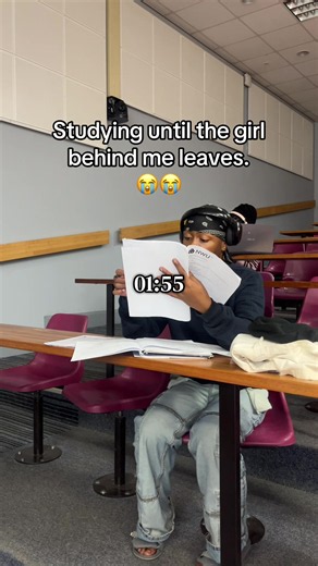 She’s not leaving so I’ll make her leave ngeke phela 😭😭😭and dont mind the pants 🤧🤧#fyp #university #southafricatiktok🇿🇦 #1millionviews #viral