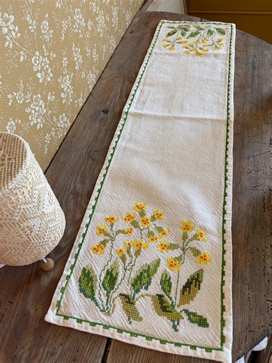 Vintage Swedish Hand Embroidered Table Runner – Floral Linen, Yellow Flowers, Scandinavian Cottage Decor, Rustic Nordic Textile - Etsy