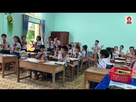 Fun English Warm-Up! Kids Singing and Dancing ‘Hello Hello’ at School 🎶💛