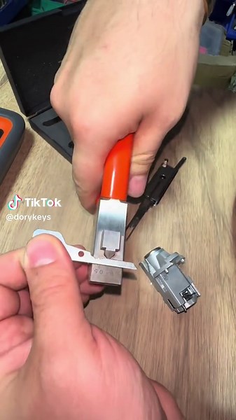 HU92 Key Duplication Using Lishi Tool Techniques